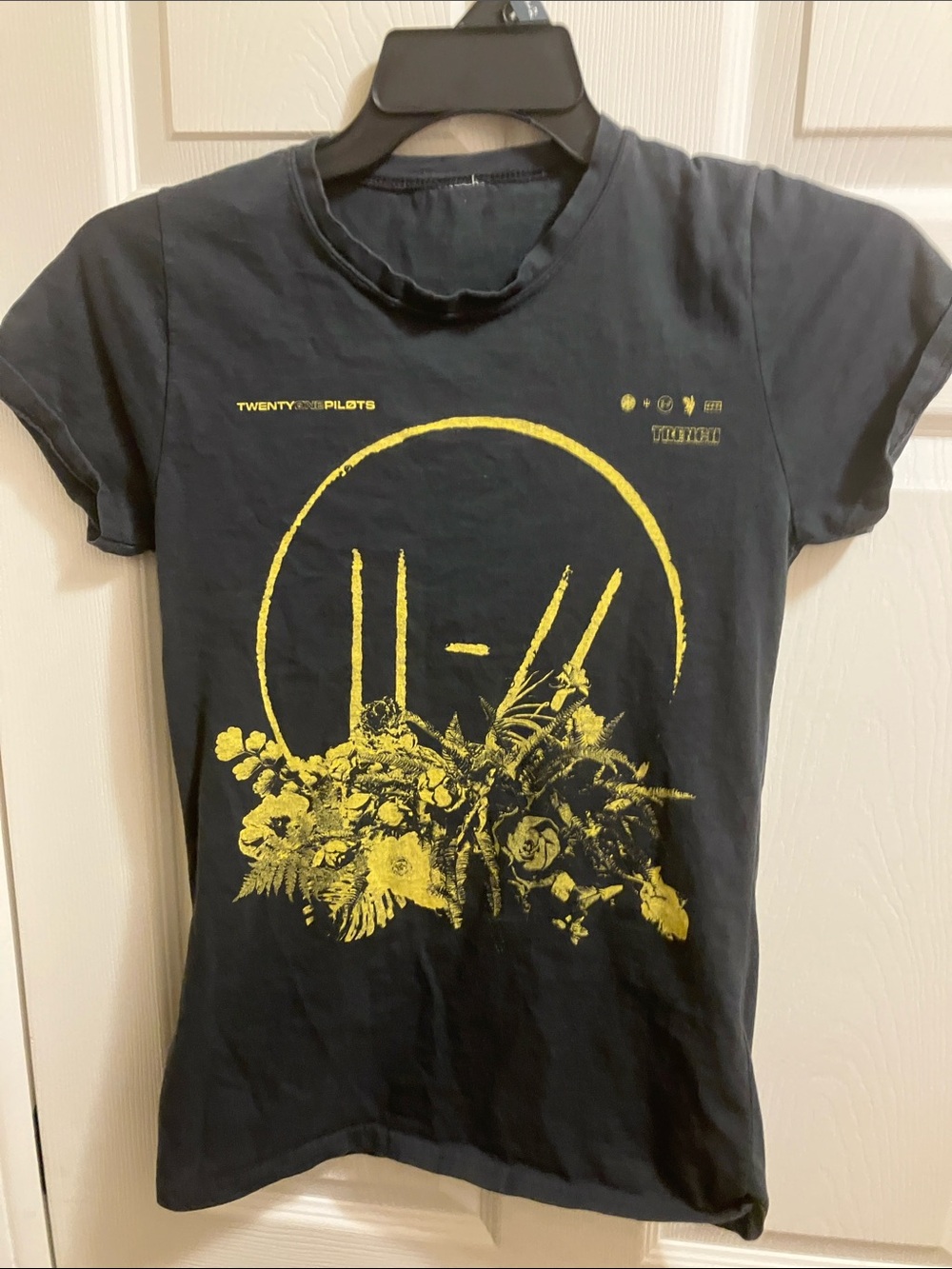 21-Pilots Tee with Yellow Floral Band Graphic
